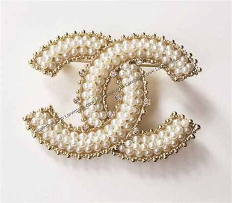 chanel brooch pearl.